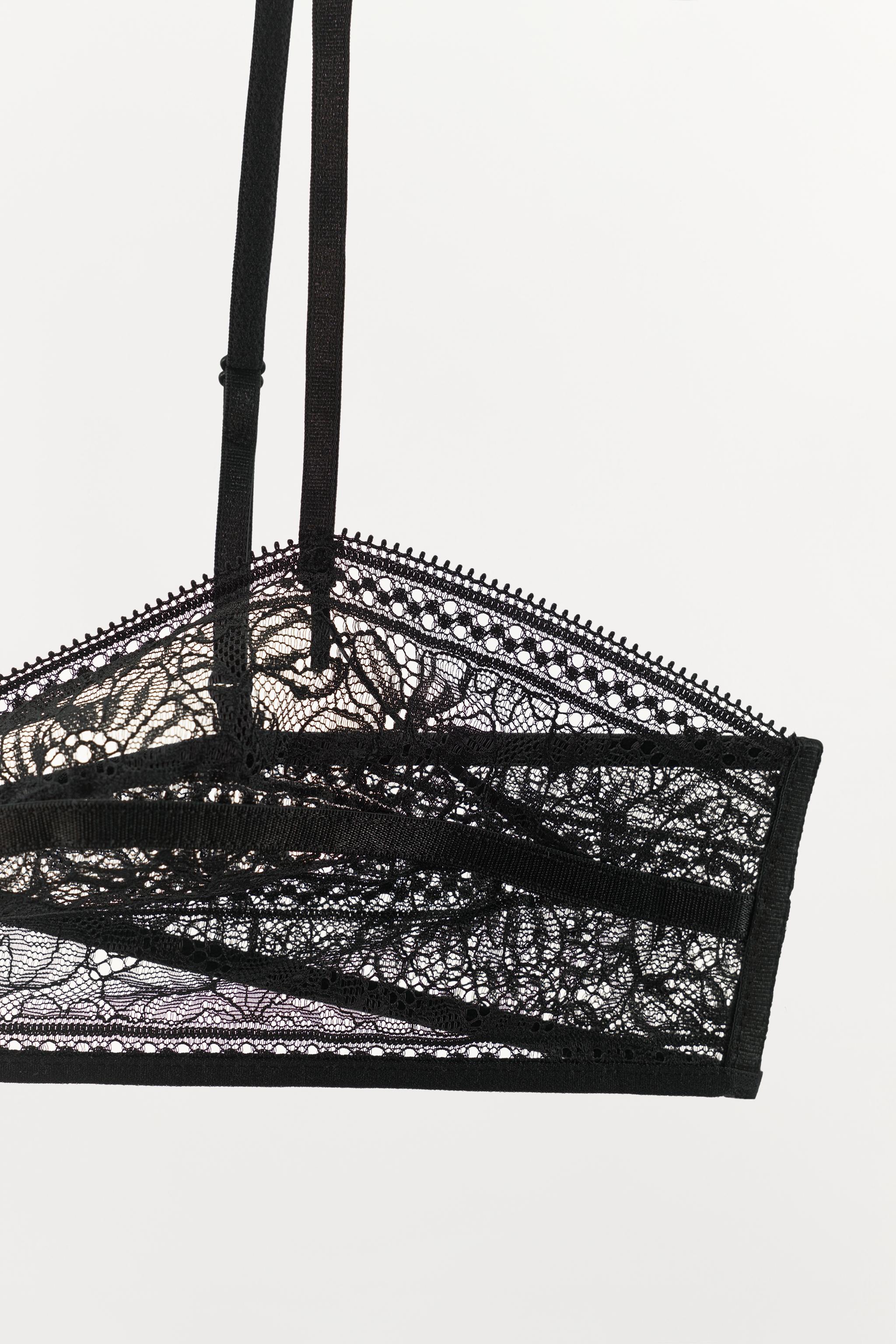 LACE TRIANGLE BRALETTE